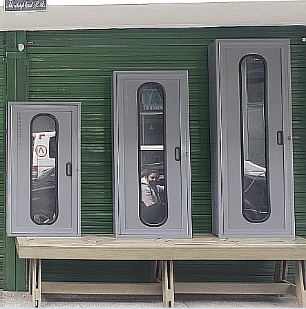 CAJILLAS METALICAS CON VIDRIO